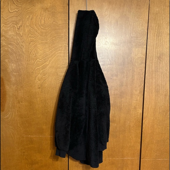 Like new! Amazon $38 Fuzzy hooded open front fleece w/ 2 pockets L Wore once! - Picture 11 of 11